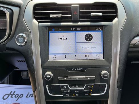 Used 2019 Ford Fusion SE FWD image 13