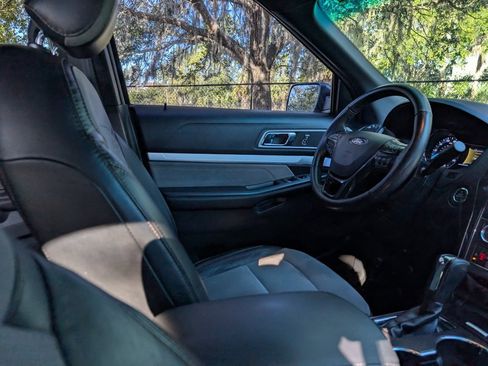 Used 2017 Ford Explorer XLT w/ Equipment Group 202A image 12