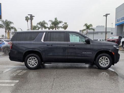 Used 2023 Chevrolet Suburban LT image 4