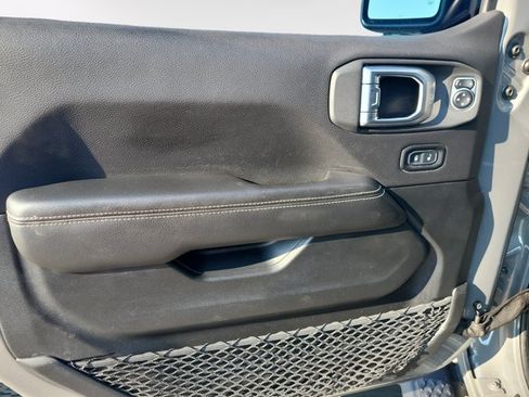 Used 2020 Jeep Gladiator Overland AWD/4WD image 23