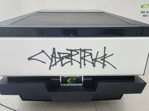 Used 2024 Tesla Cybertruck AWD Crew Cab image 12