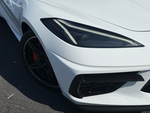 Used 2021 Chevrolet Corvette Stingray Preferred Cpe w/ Z51 Performance Package RWD image 3