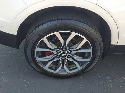 Used 2023 Cadillac XT5 Sportv w/ Technology Package AWD/4WD image 6