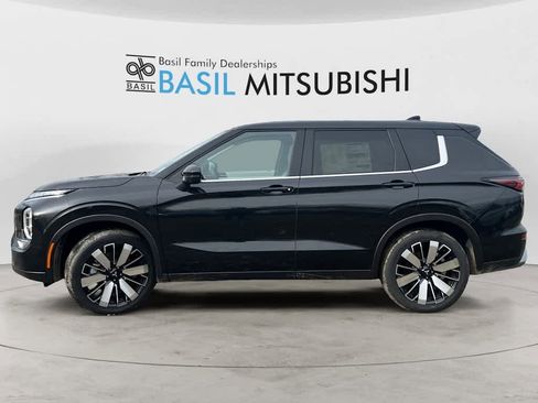 New 2026 Mitsubishi Outlander SE image 2