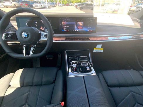 New 2025 BMW 760i xDrive w/ Executive Package image 5