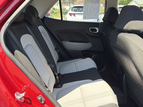 Used 2022 Hyundai Venue SEL FWD image 26