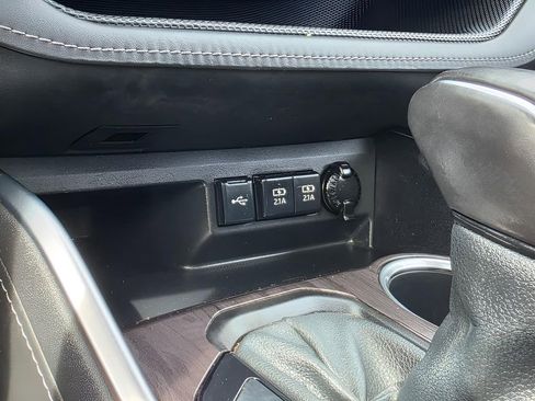 Used 2021 Toyota Highlander Platinum image 27