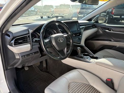 Used 2021 Toyota Camry SE image 3