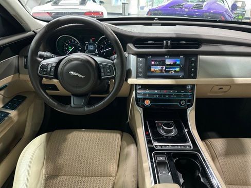 Used 2017 Jaguar XF Prestige RWD image 37