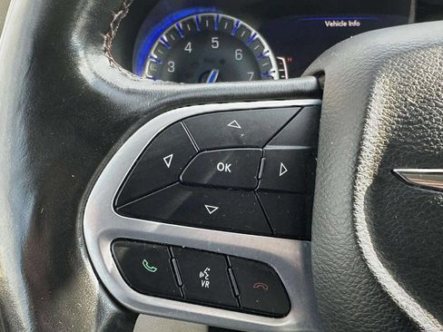 Used 2020 Chrysler Pacifica Touring-L Plus image 30