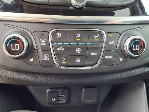 Used 2021 Chevrolet Traverse LT AWD/4WD image 33