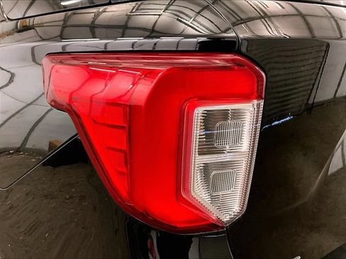 Used 2020 Ford Explorer XLT w/ Equipment Group 202A AWD/4WD image 29