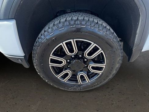 Certified 2020 GMC Sierra 2500 AT4 w/ AT4 Premium Package image 9