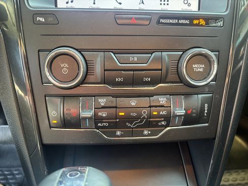 Used 2019 Ford Explorer XLT w/ Equipment Group 202A image 22