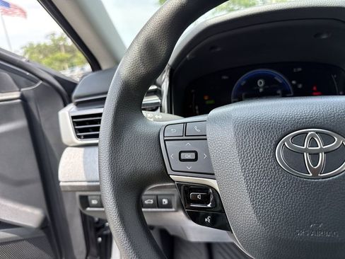 Used 2025 Toyota Camry LE FWD image 17
