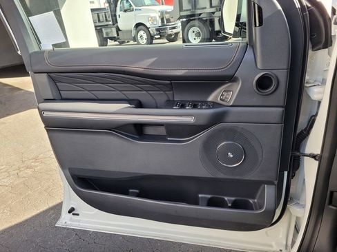New 2024 Ford Expedition Max Platinum image 38