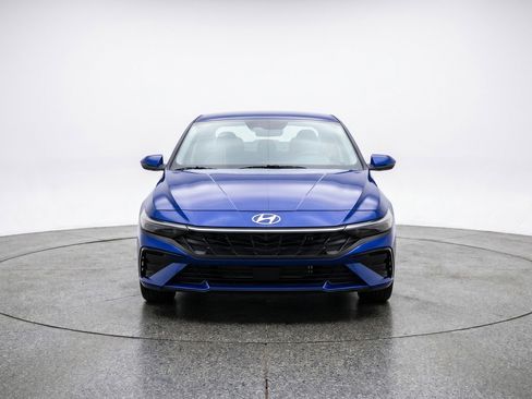 Used 2025 Hyundai Elantra Limited image 2