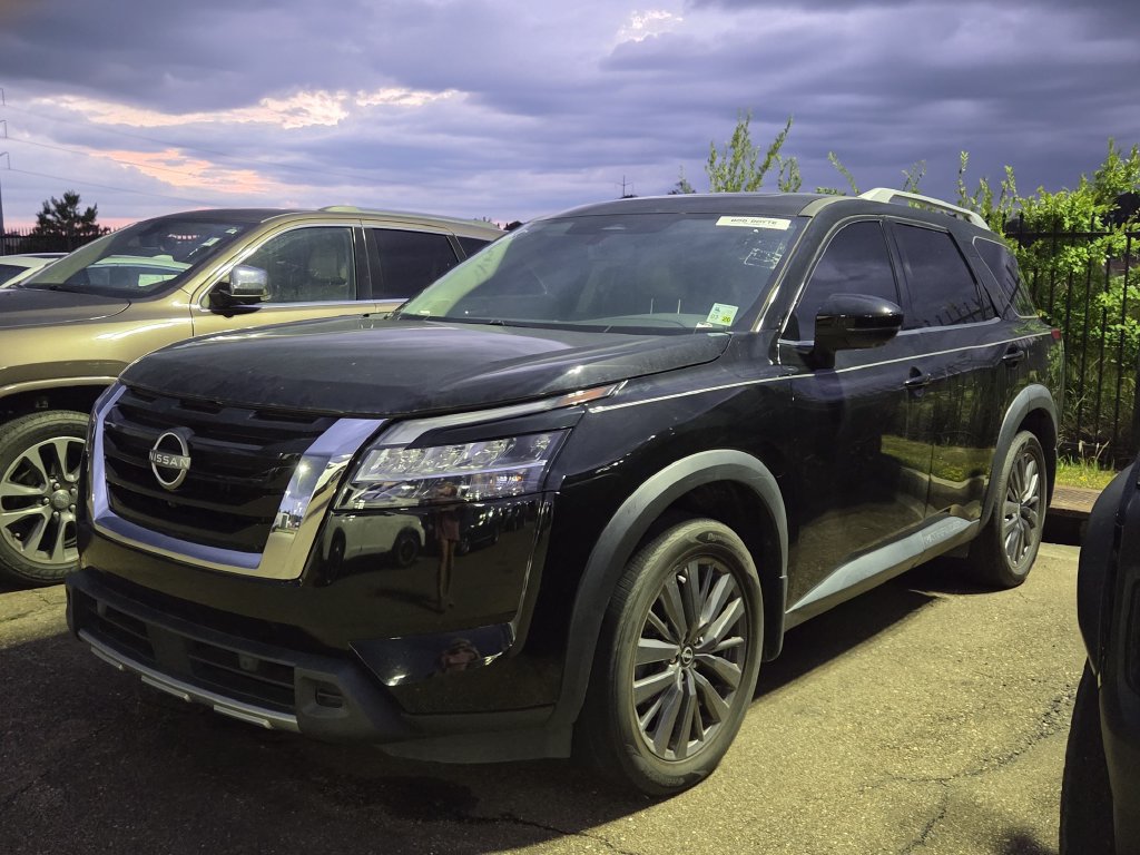 Used 2024 Nissan Pathfinder SL w/ SL Premium Package FWD image 5
