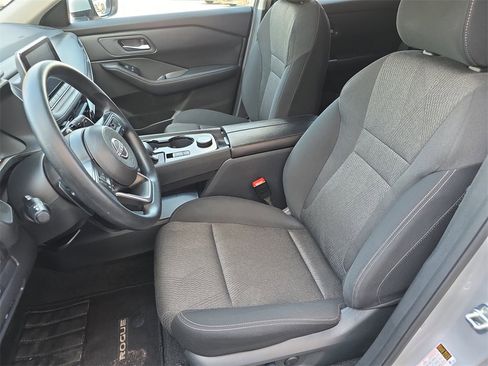 Used 2024 Nissan Rogue SV image 11