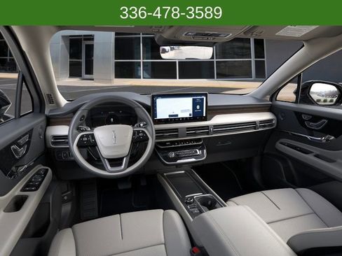 New 2026 Lincoln Corsair Reserve FWD image 9