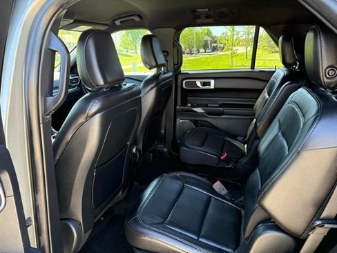 Used 2020 Ford Explorer XLT w/ Equipment Group 202A AWD/4WD image 21