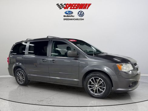 Used 2017 Dodge Grand Caravan SXT FWD image 3