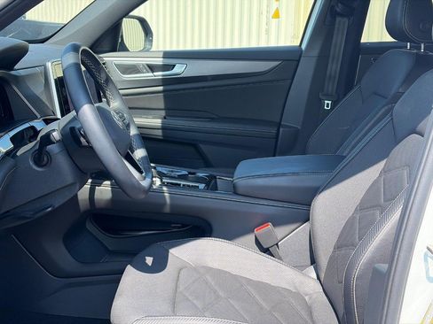 Used 2024 Volkswagen Atlas Cross Sport SE AWD/4WD image 4
