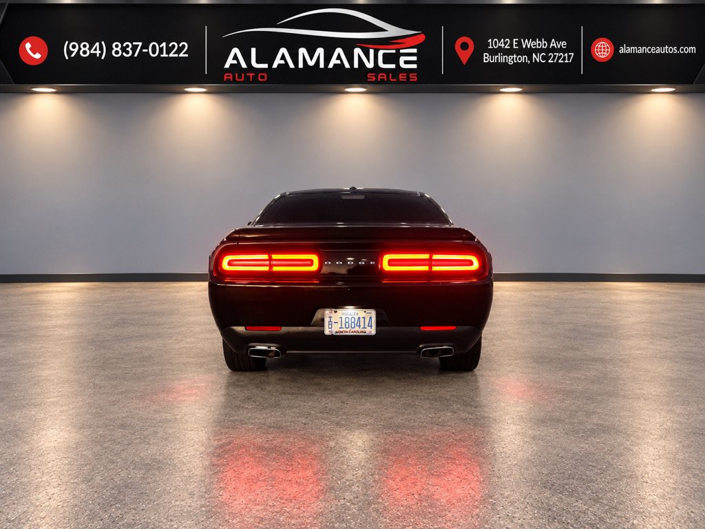 Used 2015 Dodge Challenger SXT RWD image 27