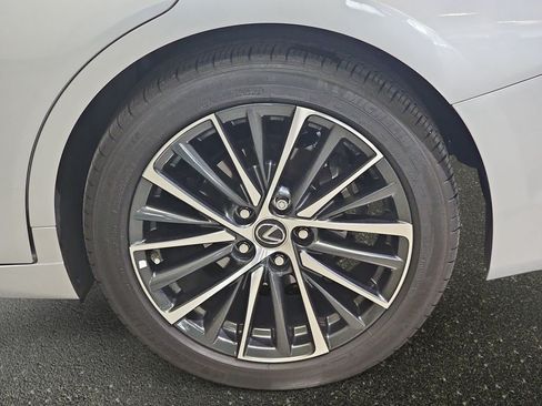 Certified 2025 Lexus ES 300h w/ Premium Package FWD image 32