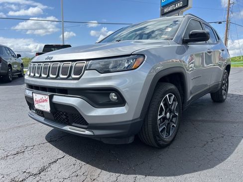 Used 2022 Jeep Compass Latitude AWD/4WD image 2