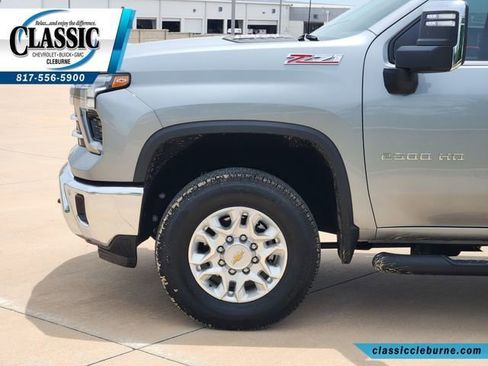Used 2024 Chevrolet Silverado 2500 LTZ w/ LTZ Convenience Package AWD/4WD image 12