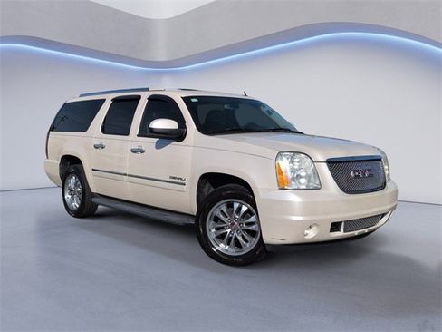 Used 2013 GMC Yukon XL Denali image 2