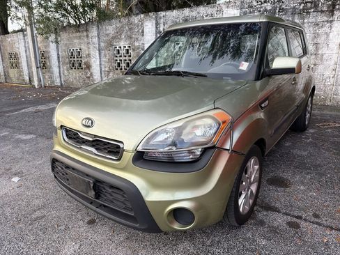 Used 2013 Kia Soul FWD image 9