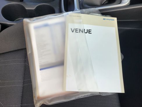 Used 2021 Hyundai Venue SE FWD image 44