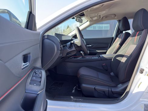 New 2026 Nissan Sentra SR w/ Floor Mat Package FWD image 11