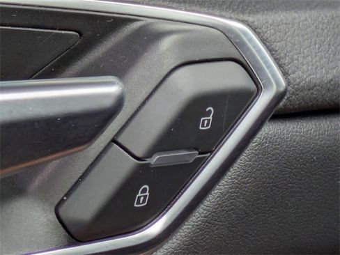 Used 2022 Audi e-tron Premium w/ Convenience Plus Package image 29