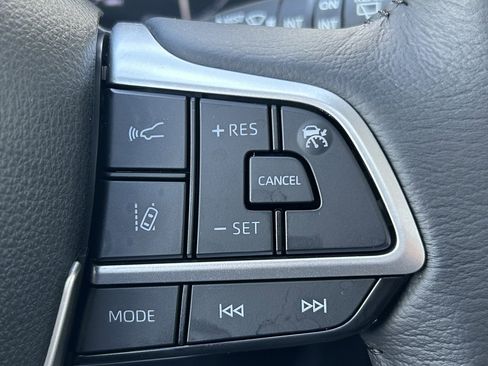 Used 2025 Toyota Sienna XLE w/ XLE Plus Package AWD/4WD image 21