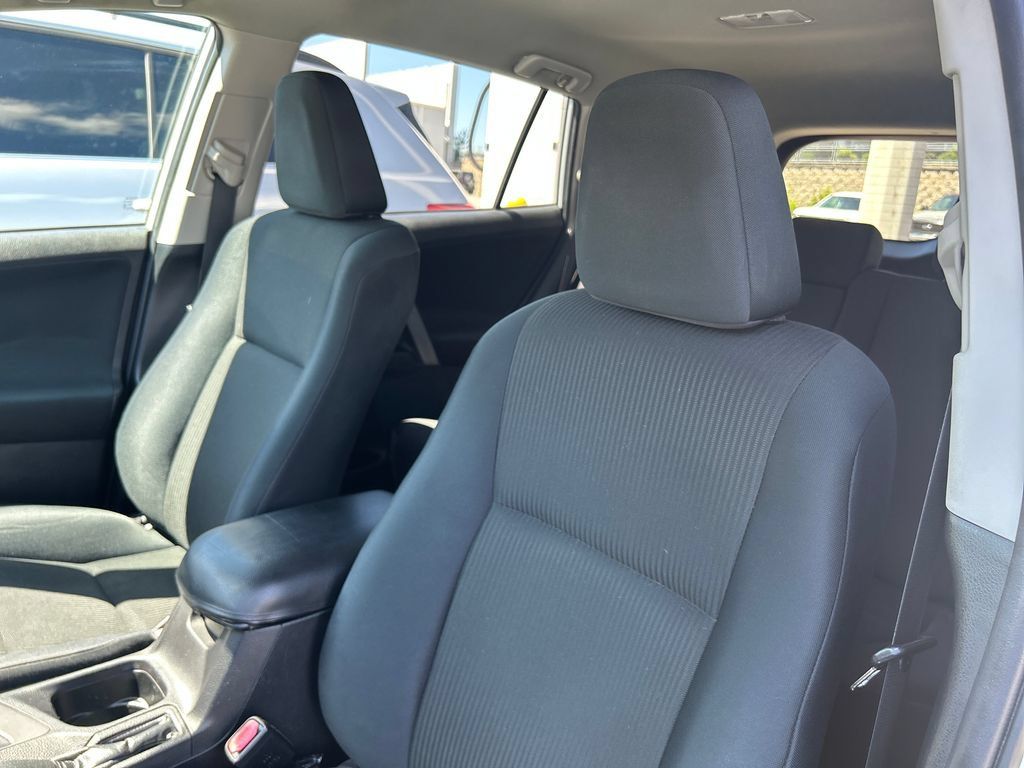 Used 2016 Toyota RAV4 LE FWD image 9