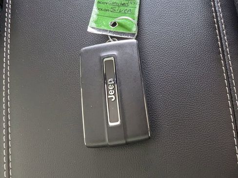 New 2025 Jeep Grand Cherokee Limited w/ Luxury Tech Group II image 32