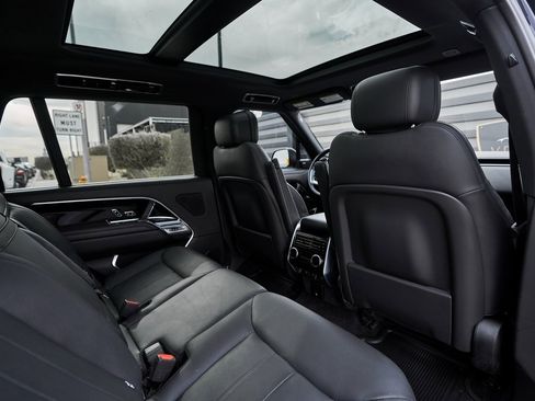 Used 2023 Land Rover Range Rover Long Wheelbase SE image 38