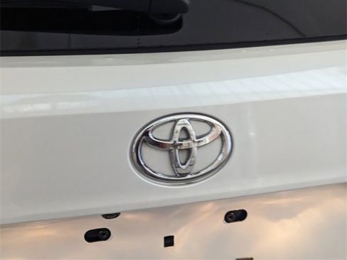 Used 2023 Toyota Highlander L image 13