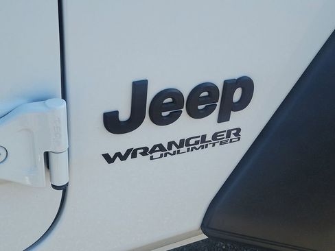 Used 2022 Jeep Wrangler Unlimited Sport AWD/4WD image 7