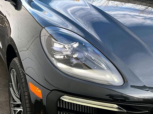 New 2026 Porsche Macan S image 23