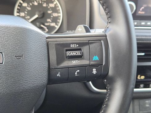 Used 2025 Nissan Rogue SV FWD image 20