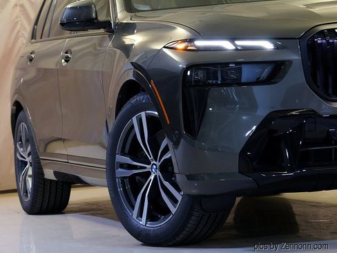 Used 2027 BMW X7 xDrive40i w/ M Sport Package AWD/4WD image 4