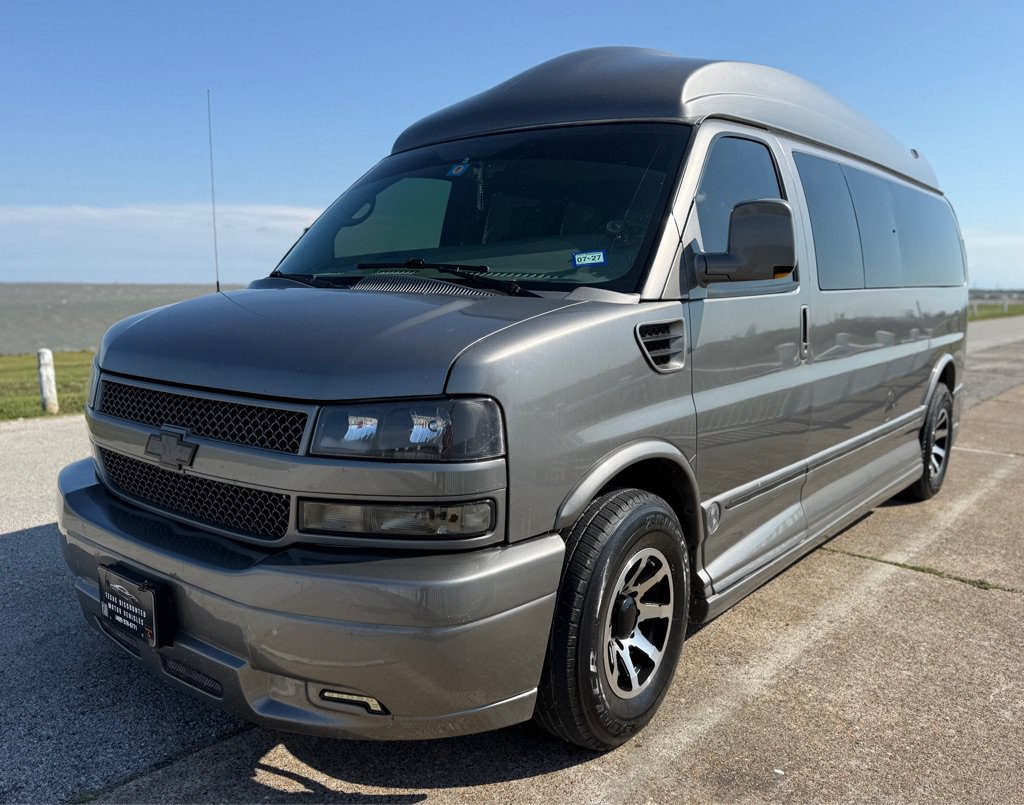 Used 2013 Chevrolet Express 2500 Extended RWD image 1