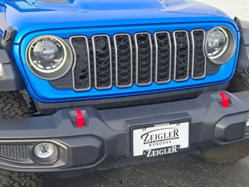 Used 2025 Jeep Wrangler Unlimited Rubicon AWD/4WD image 5