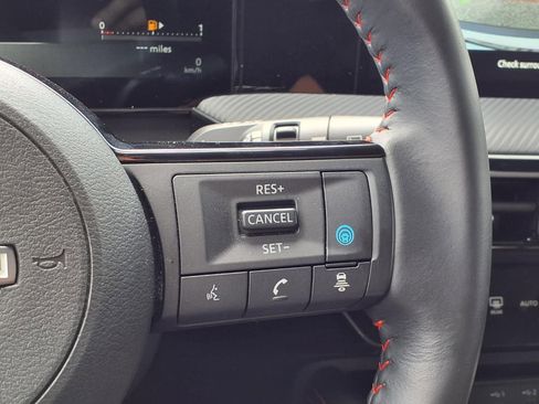 Used 2025 Nissan Kicks SR AWD/4WD image 15