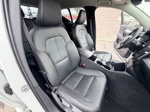 Used 2019 Volvo XC40 T5 Momentum AWD/4WD image 21