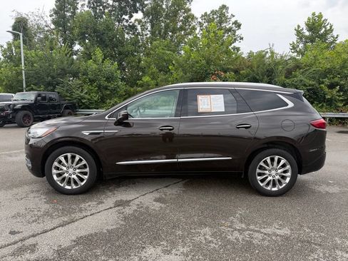 Used 2018 Buick Enclave Essence AWD/4WD image 2